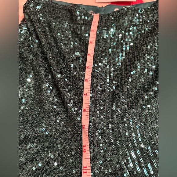 NWT Badgley Mischka
Belle by Badgley Mischka Iris Sequin Flat Front - Picture 12 of 17